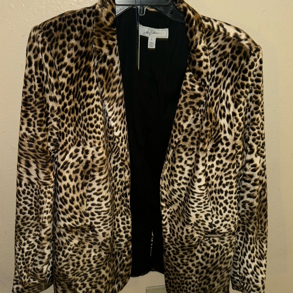 Blazer : Leonard print with black lining. Large NWT